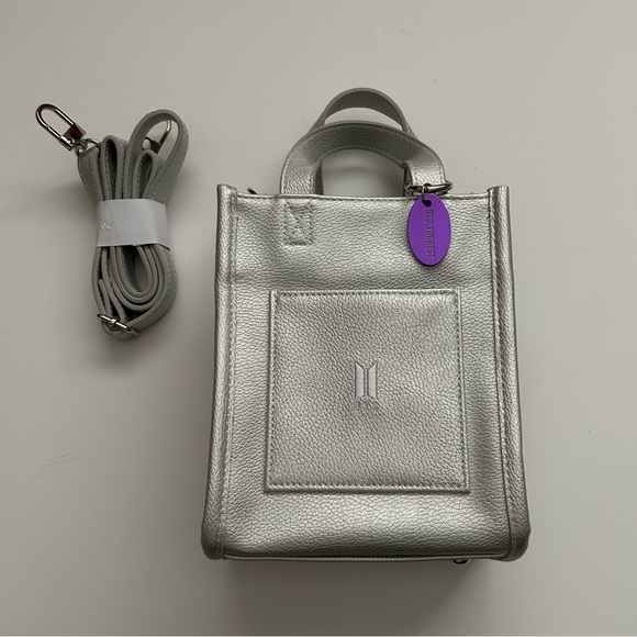 【新品未使用】BTS THE BEST ミニショルダーバッグ BTS Mini Shoulder Bag BTS. THE BEST 16×19.5×9cm Silver